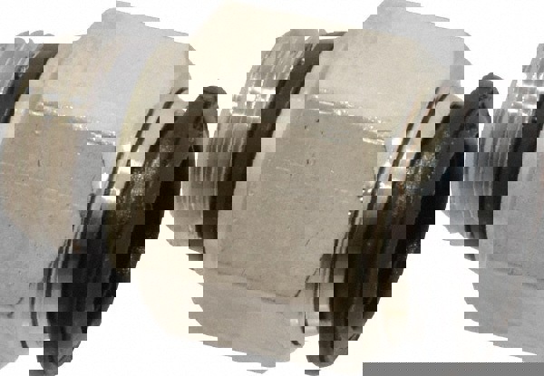 Push-To-Connect Tube to Universal Thread Tube Fitting: Male, Straight, 1/4